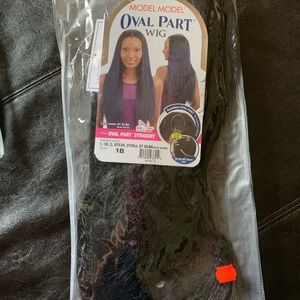 Model Model oval part straight wig